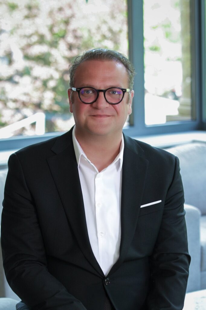 Claudio Bonelli, Gründer von FABONO, Porträt im Hochformat